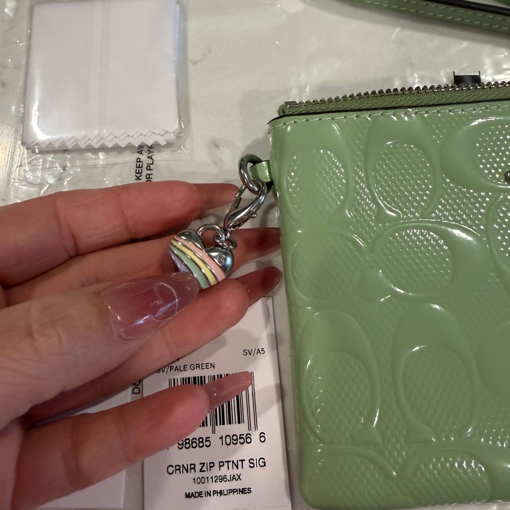 New! Coach! - Picture 14 of 17